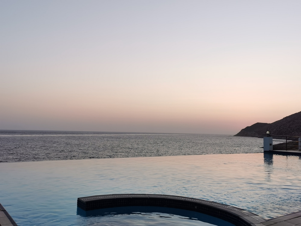 Can you swim off an infinity pool