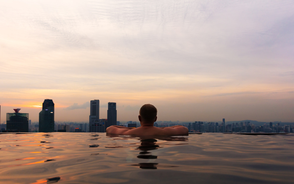 What is the difference between a normal pool & an infinity pool