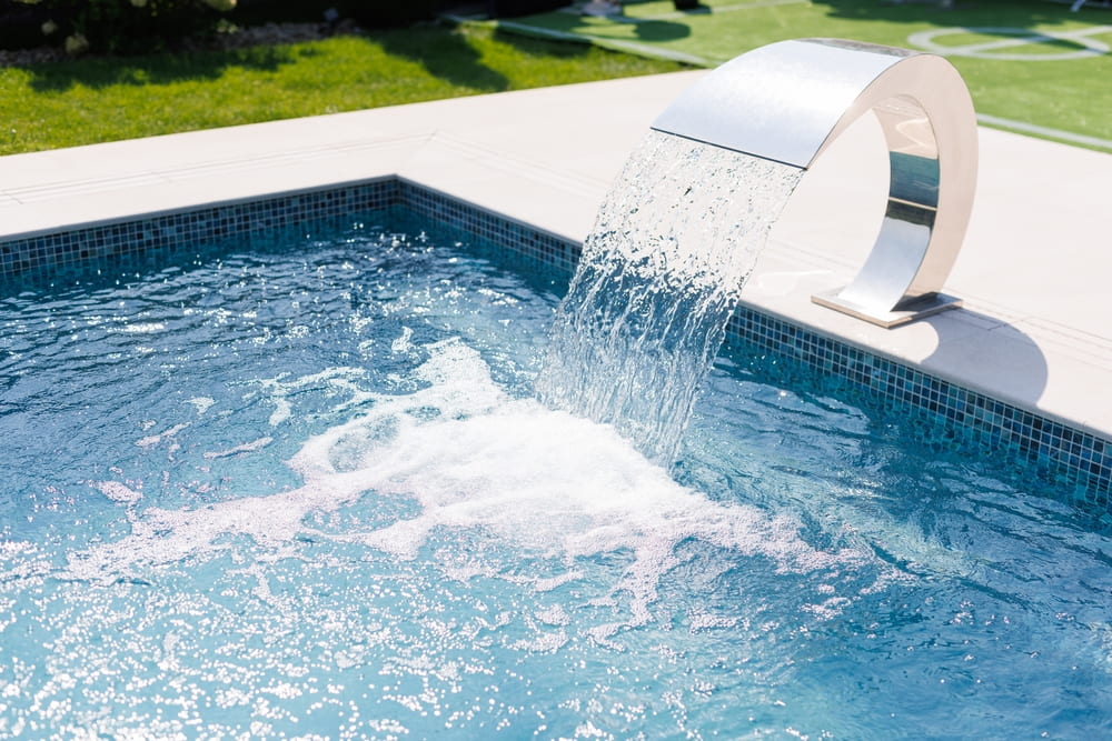How does a pool spa combo work