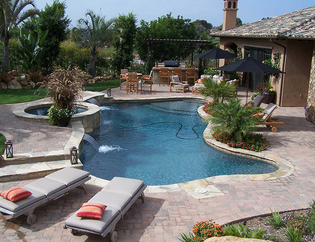 qualified swimming pool contractor in San Diego